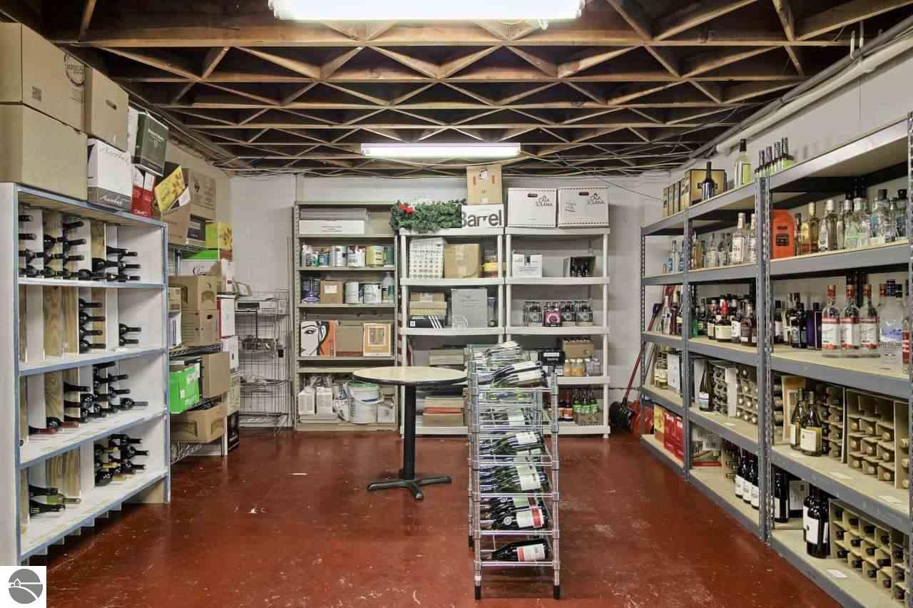320 Main St, Frankfort, MI 49635